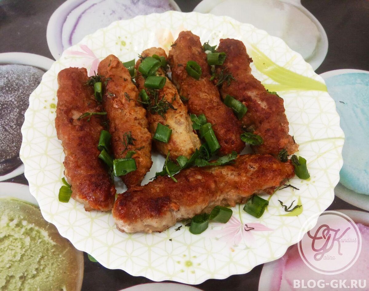 Колбаски мясные жареные