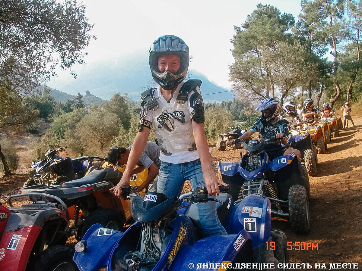 Всем привет, меня зовут Александра. Я люблю путешествовать, но в Турции отдыхала по системе "Всё включено"