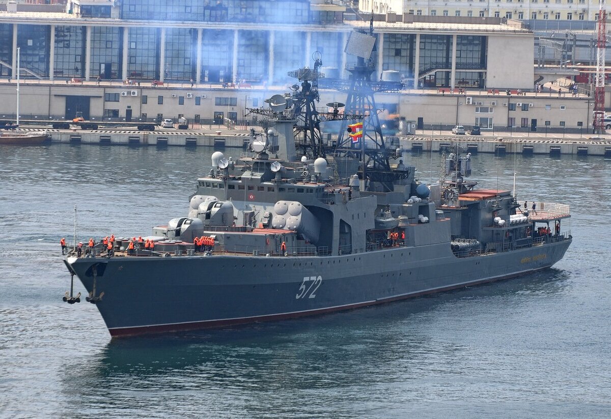 БПК "Адмирал Виноградов" и его 8 ПУ ПЛРК "Раструб-Б". Источник: Яндекс.Картинки