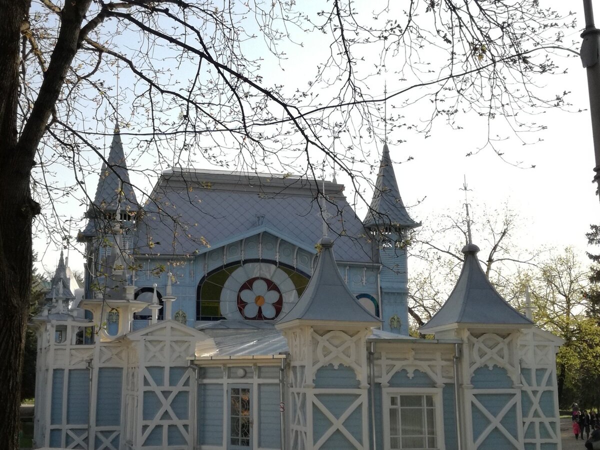 Лермонтовская галерея в Пятигорске. Фото автора