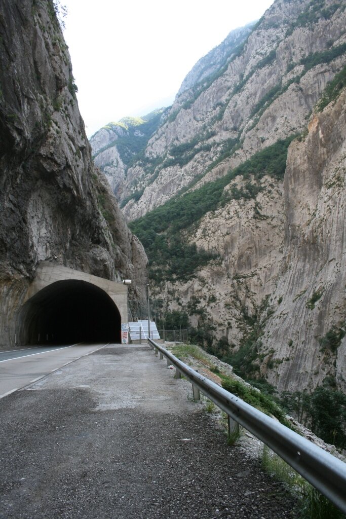 Дорога в глубь Черногории. Фото автора.
