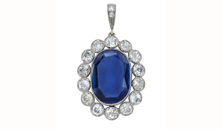 Кулон с сапфиром и бриллиантами, принадлежавщий Стефани де Богарне. Фото: Christie’s