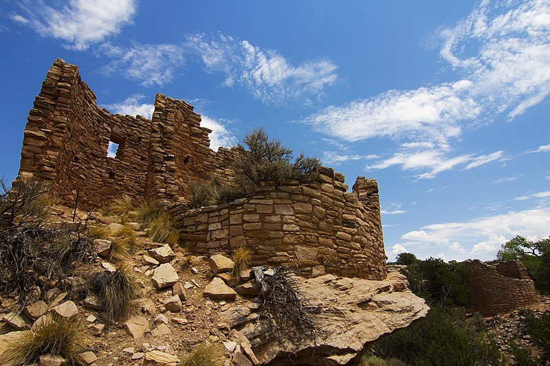 Автор: Hovenweep National Monument.  Creative Commons Attribution 2.0 Generic license.
Источник: https://commons.wikimedia.org/wiki/File:Cutthroat_Castle_(9474544388).jpg