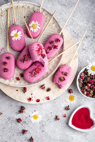 Как вы уже догадались, без натуральных красителей тут не обошлось:)