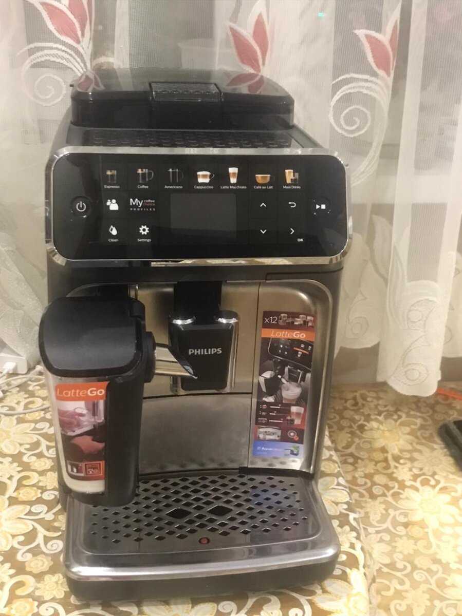 Вот та самая наша кофемашина. Листаем вправо.