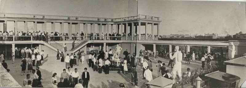 Летнее фойе на крыше кинотеатра "Родина". Фото В. Олейника, 1938 год. Из фондов Музея Москвы