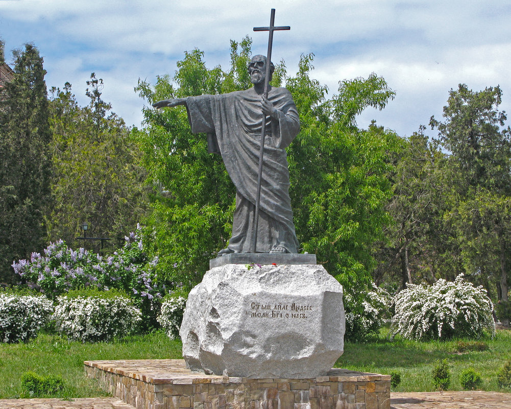 Памятник апостолу Андрею Первозванному в Херсонесе.