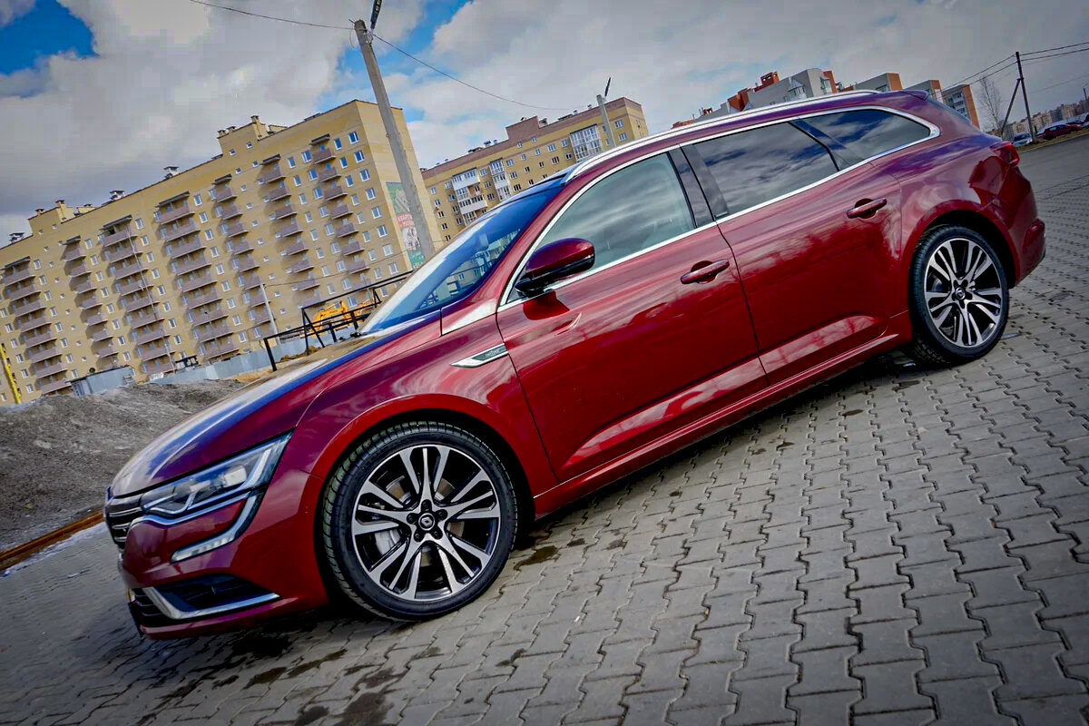 Renault Talisman в кузове универсал (Фото с сайта auto.ru)