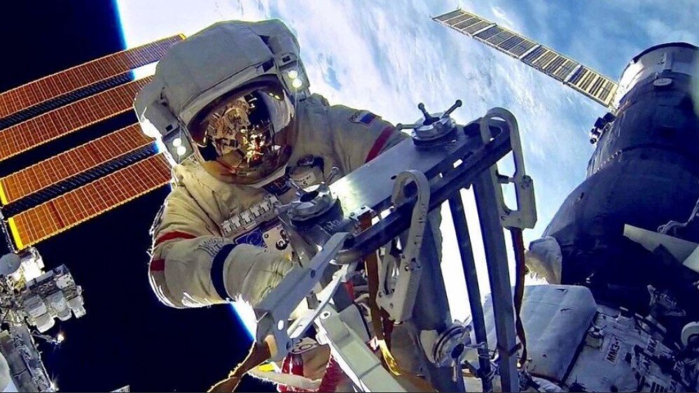 Выход в открытый космос российского космонавта