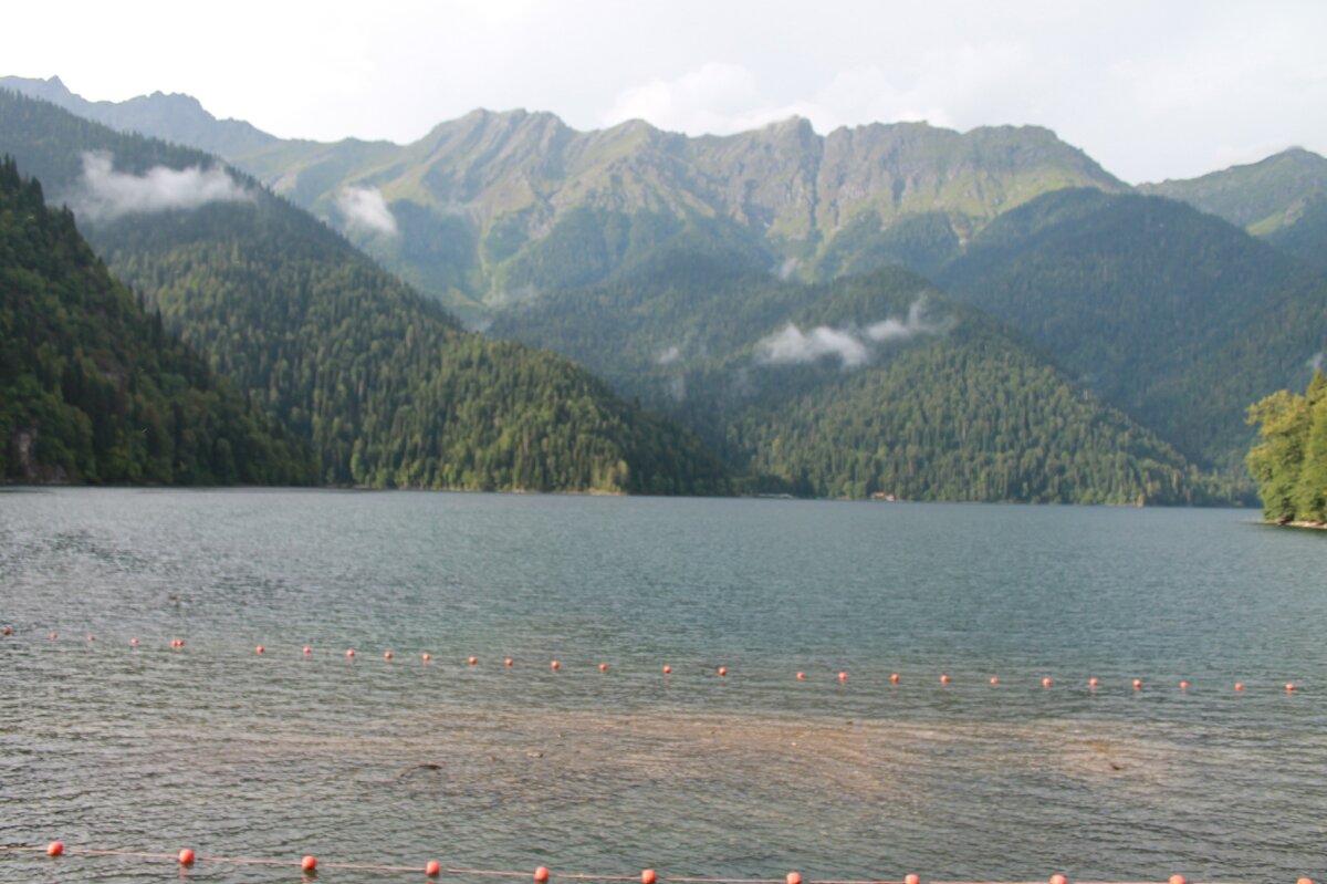 Абхазия. озеро Рица.