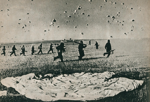 Первый в мире массовый десант на маневрах 1935 г.