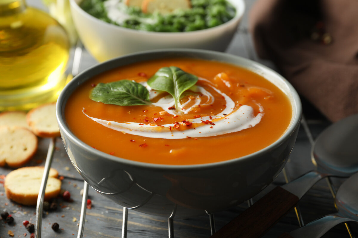 Полезные супы. Полезные супы для здоровья. Самый полезный суп. Супы полезные для здоровья на сером фоне.