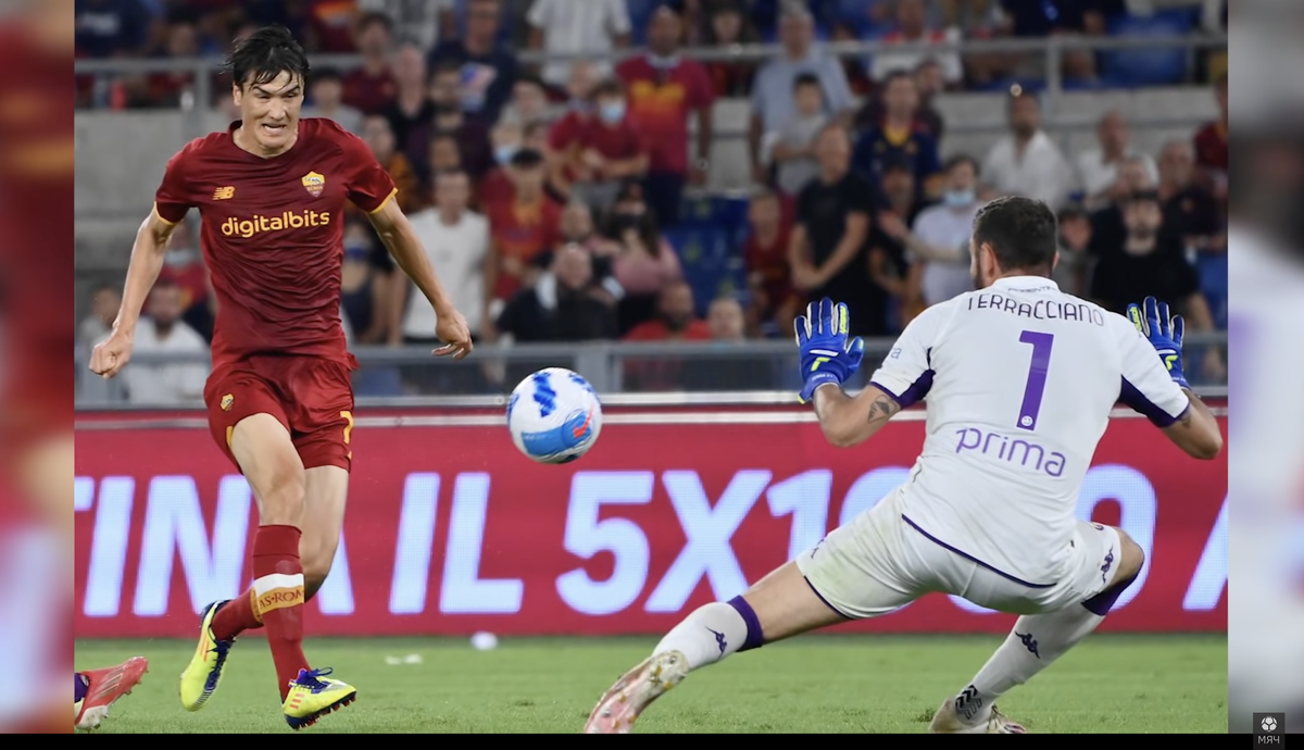 Эльдор Шомуродов в составе «Ромы». Фото YouTube-канал «МЯЧ Production”