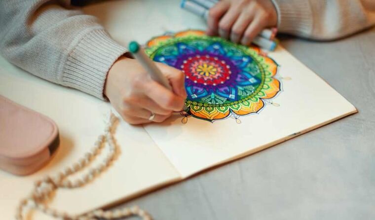 Как использовать раскрашивание мандал в качестве техники медитации