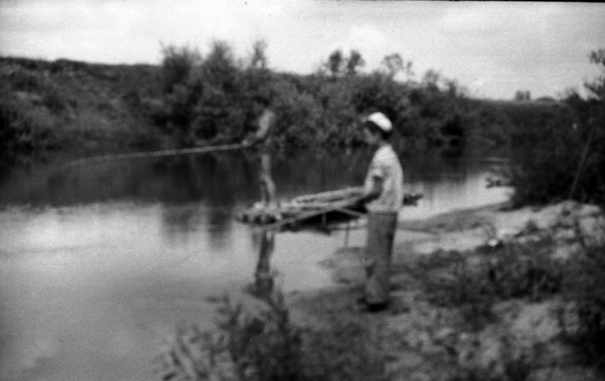 Плот и я на переднем плане. Больше фото не осталось. Увы