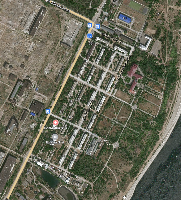 Посёлок Нижний Тракторный. Снимок с сервиса Яндекс. Карты. Посёлок в центре, справа внизу видна Волга, а слева - Волгоградский Тракторный завод, точнее то, что от него осталось. А остались там только горы щебня.