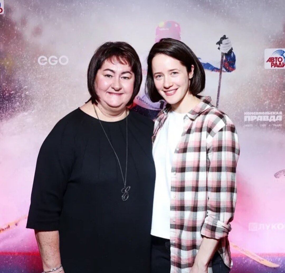 Елена Вяльбе и Ольга Лерман, актриса, сыгравшая её в фильме. А вот маленькую Лену сыграла внучка Елены Вяльбе. 