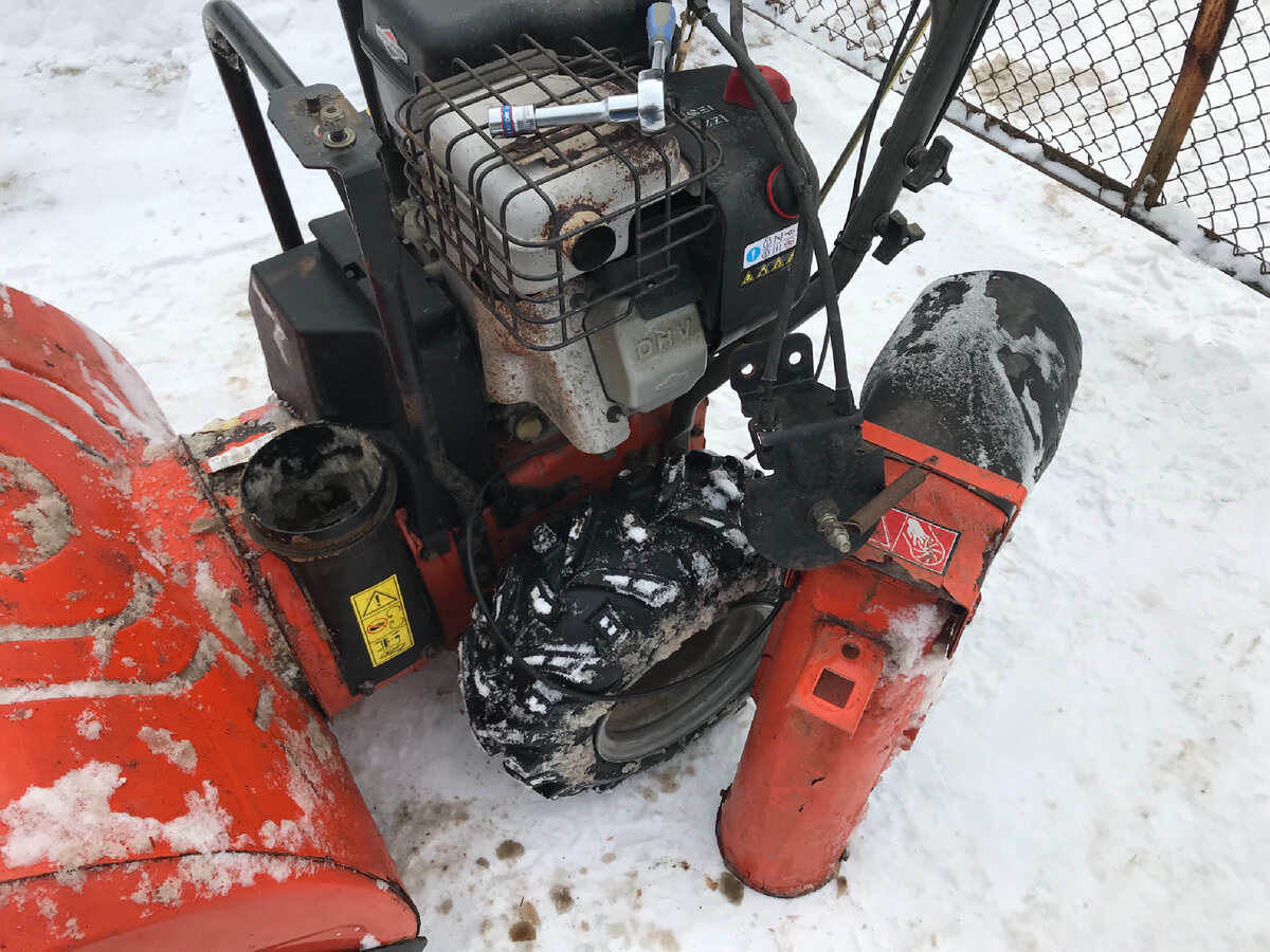 Труба выброса снега снята. Фото Тищенко Василий.