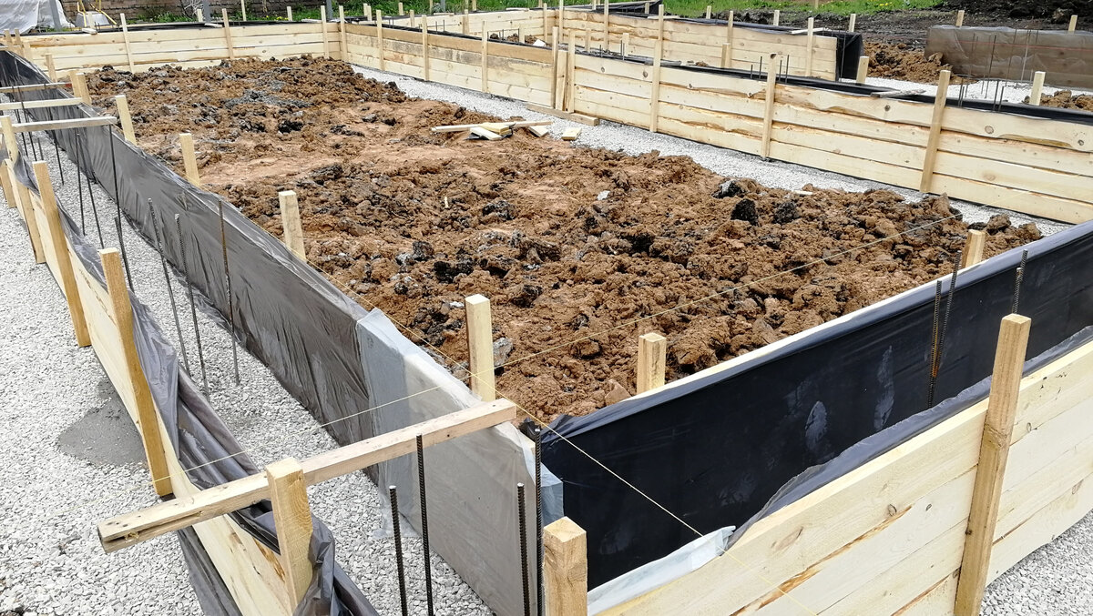 Свайно-ростверковый фундамент на буронабивных сваях.