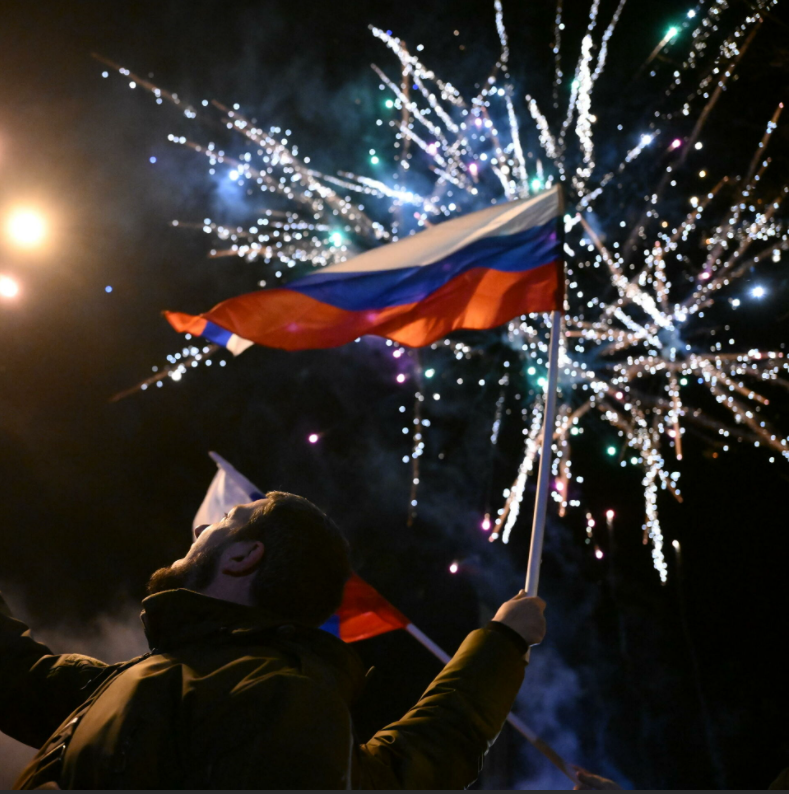 В ДНР и ДНР всю ночь отмечали обретение независимости.