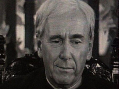 Особенно доброта  и мягкость чувствуются в кино, в исполнении Ростислава Плятта. Кадр из фильма Татьяны Лиозновой «17 мгновений весны»