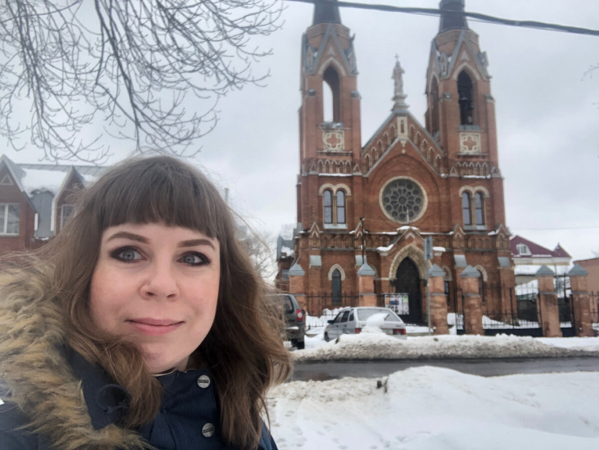 Автор на фоне церкви Воздвижения Святого Креста, Тамбов