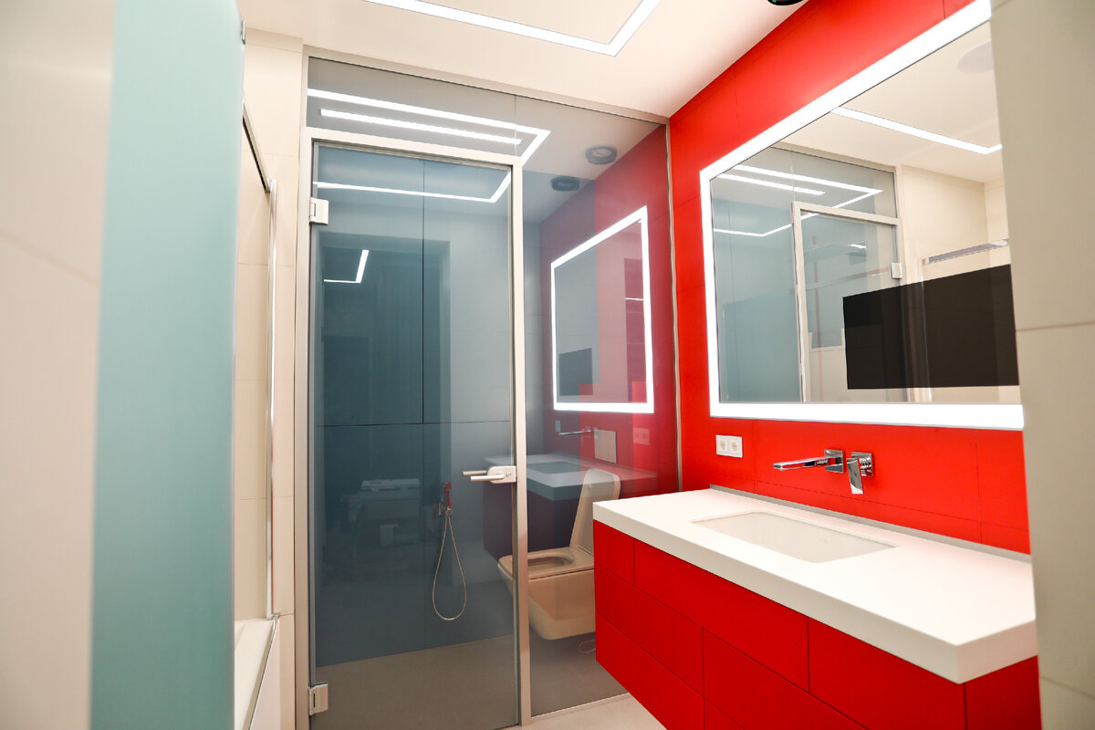 Пространство санузла с биде отделено от умывальника и может быть переведено в приватный режим

