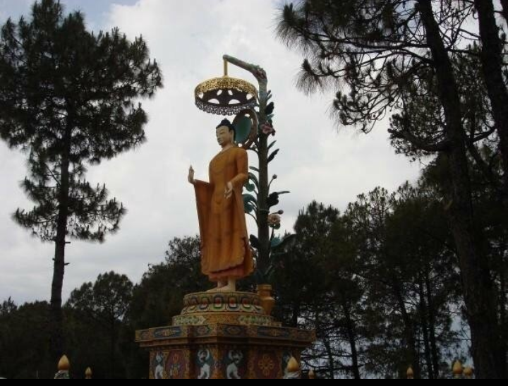 Статуя Будды Шакьямуни в Джанчуб Дзонге