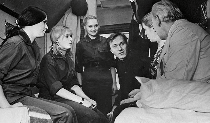 Наталья Гвоздикова на съёмках киноленты Шукшина "Печки-лавочки"