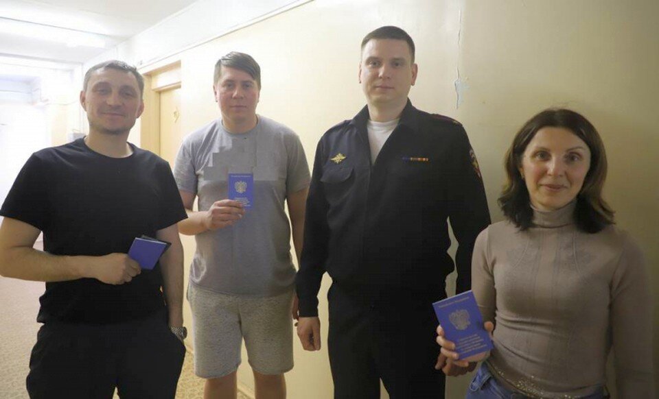     Руководство миграционного управления УМВД разъяснило обладателям свидетельств их права и обязанности.