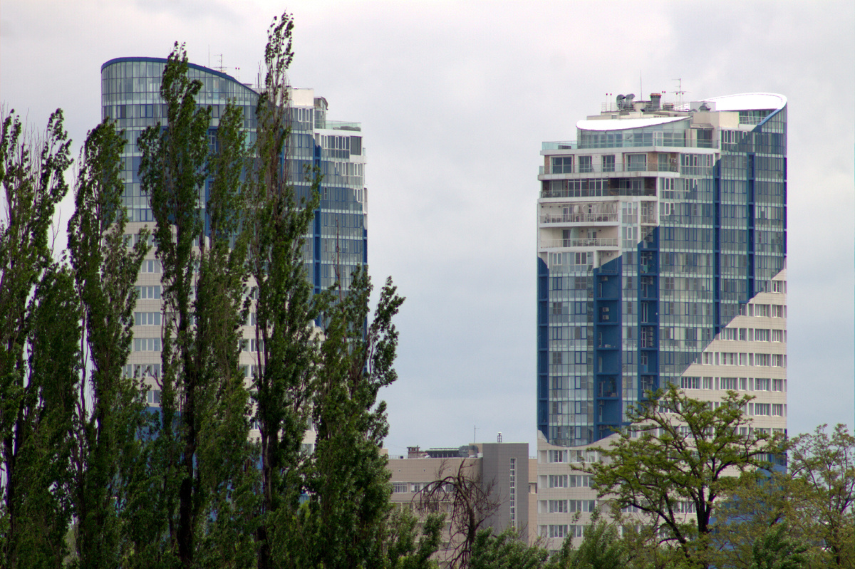 Один из ЖК Краснодара (не мог не похвастаться телевиком)