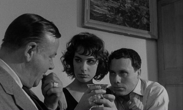 Жан (Бернадетт Лафон).