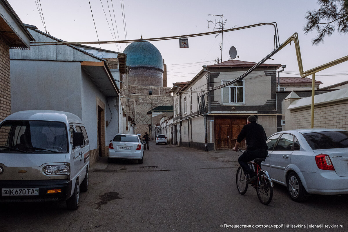 На этой фотографии - все основные средства передвижения в Узбекистане.