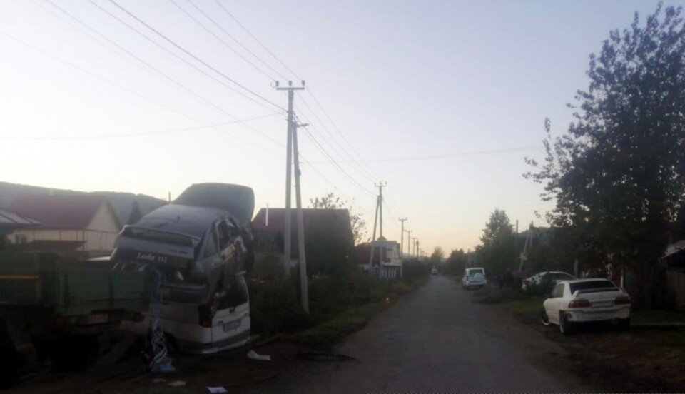     ДТП в Горно-Алтайске 19 сентября 2022 г. Фото ГУ МВД по РА