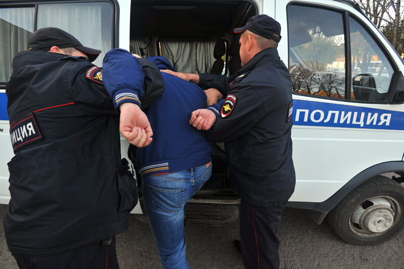   6045171 16.10.2019 Сотрудники полиции Управления министерства внутренних дел Российской Федерации (УМВД) по городу Тамбову задерживают правонарушителя. Алексей Сухоруков / РИА Новости editor