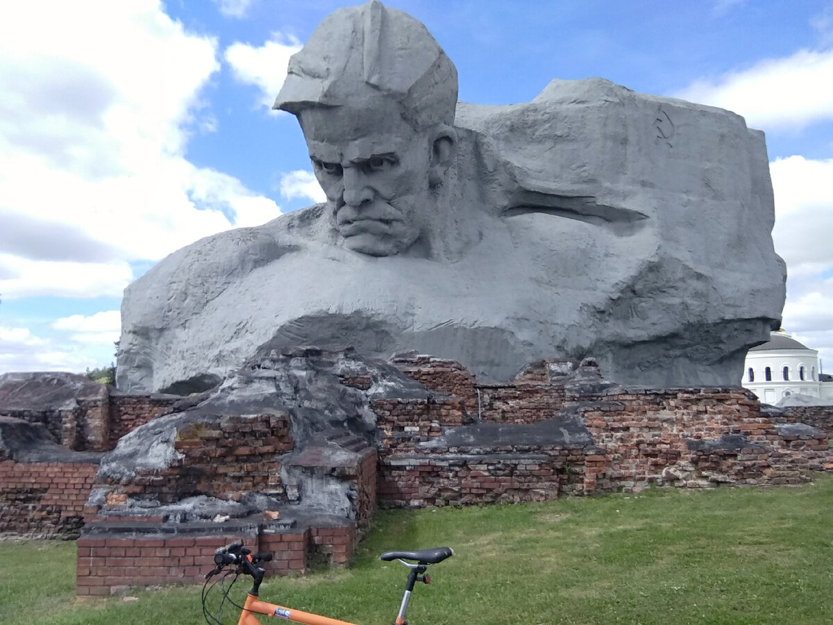 Брестская крепость, Главный монумент