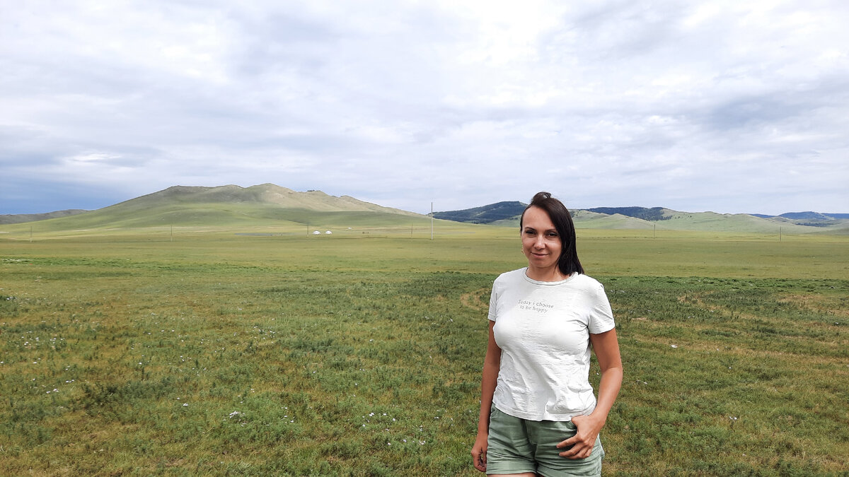 Это я! На фоне бескрайней степи в Монголии