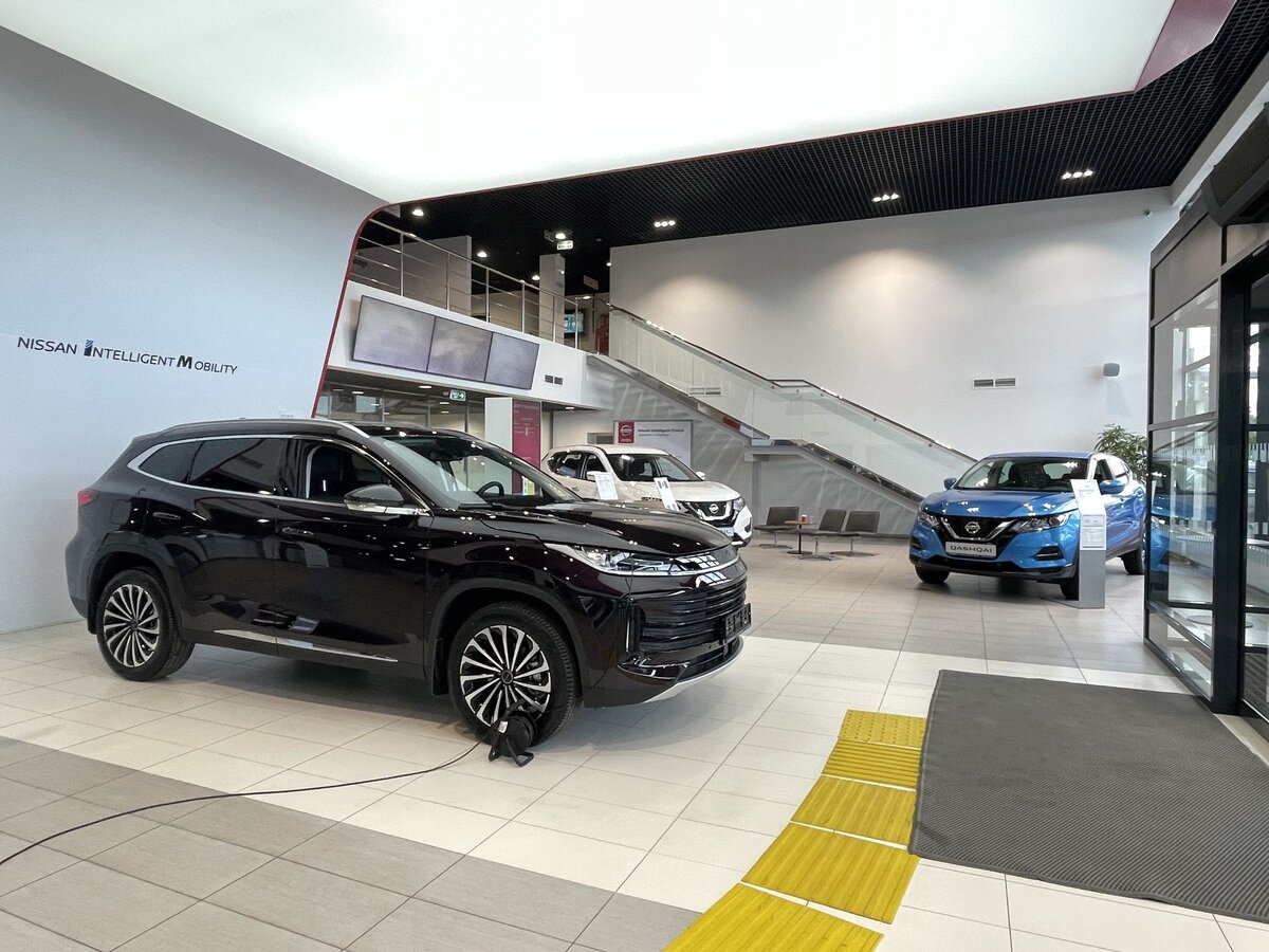     Россияне стали массово отказываться от предоплаченных автомобилей Фото: АвтоВзгляд
