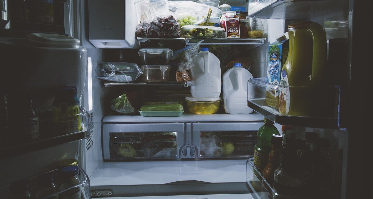     Как сохранить свежесть продуктов надолго: полезные советы для тех, кто закупился впрок