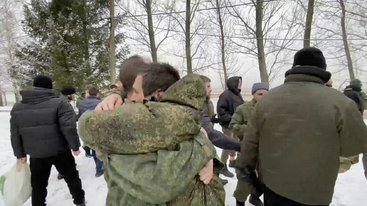     По уточненным данным, сразу двое уроженцев Удмуртии возвращаются домой после обмена пленными, который состоялся при посредничестве Объединенных Арабских Эмиратов. Об этом сообщила пресс-служба аппарата Уполномоченного по правам человека республики Виктора Кушко.