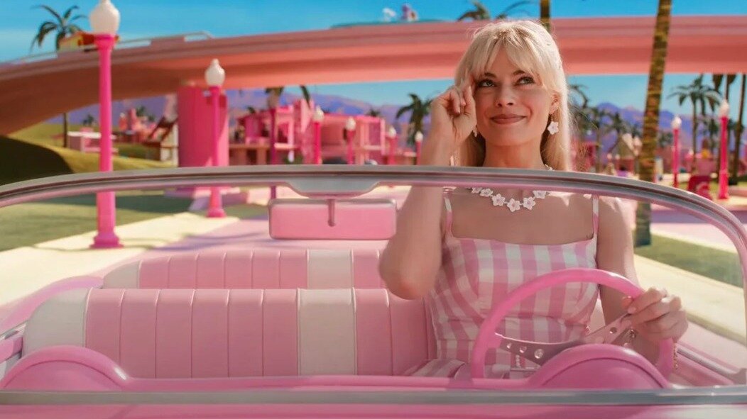     Столичный кинотеатр «русифицировал» две главные мировые премьеры 2023 года.