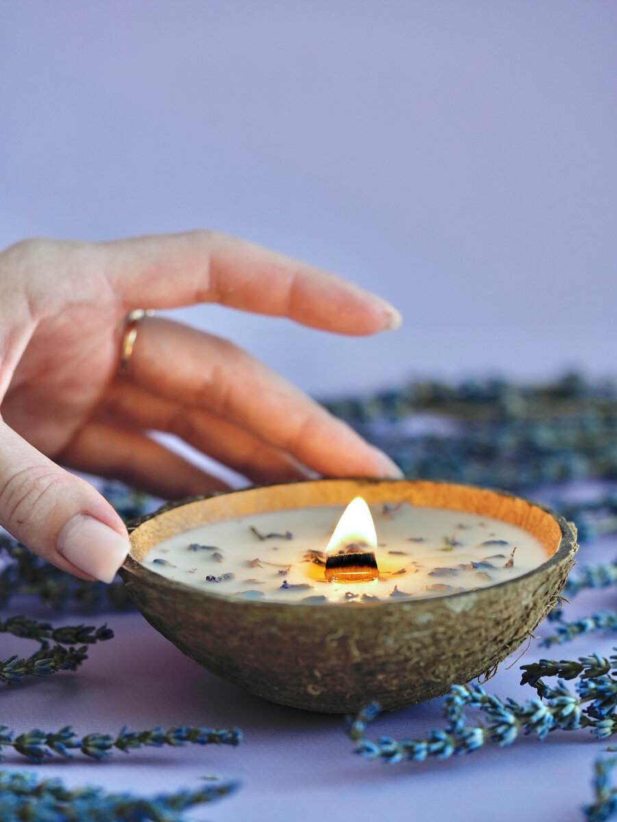 Наша натуральная свеча в кокосе, мы используем только экологичные материалы 