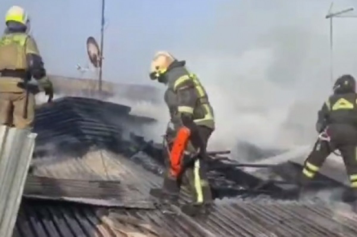    МЧС: вспыхнула крыша четырёхэтажного дома в Иркутске