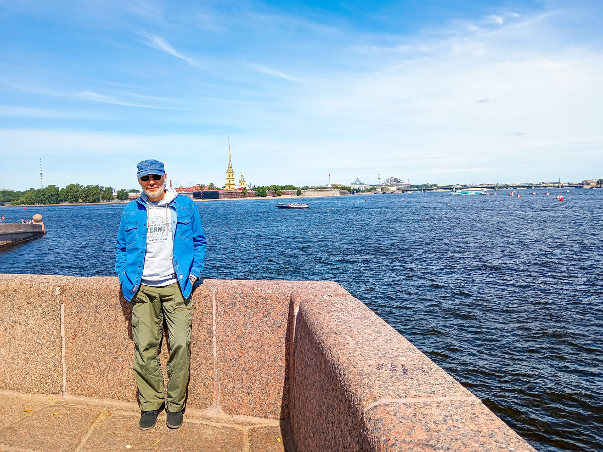 Автор рассказа и канала, Михаил Лекс. Санкт-Петербург, Нева, Адмиралтейство