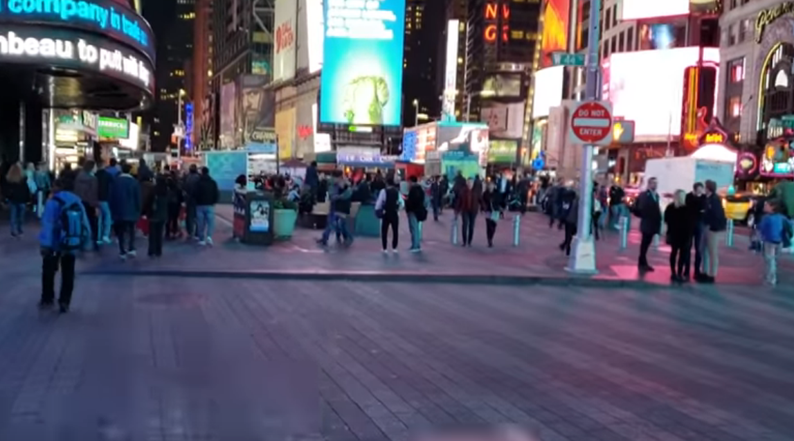 Центр города Нью-Йорка, ходить по которому вечером не всегда доставляло удовольствие