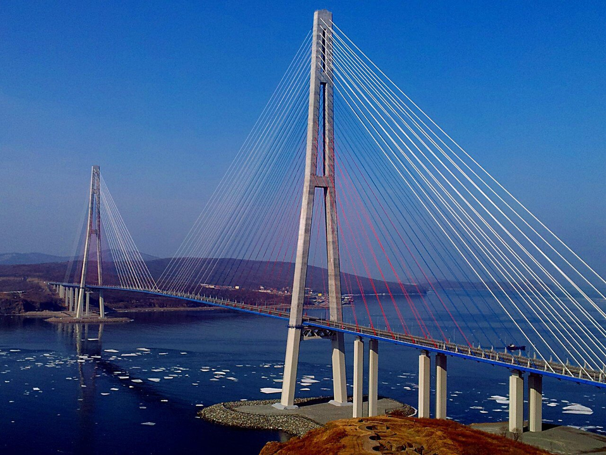 Этот мост хотя и был. Вантовый мост Владивосток. Русский мост остров русский Россия. Вантовый мост на остров русский. Русский мост Владивосток.