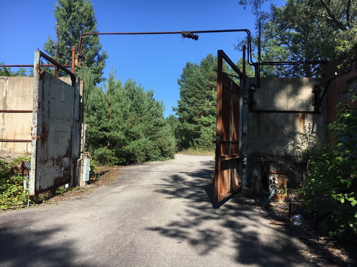 Ворота завода Юпитер в реальности