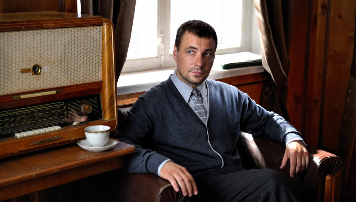 Евгений Цыганов в сериале "Оттепель"