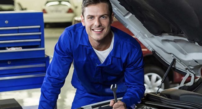 Автомехаников лучше искать через знакомых, доверять сайтам нынче совсем не стоит