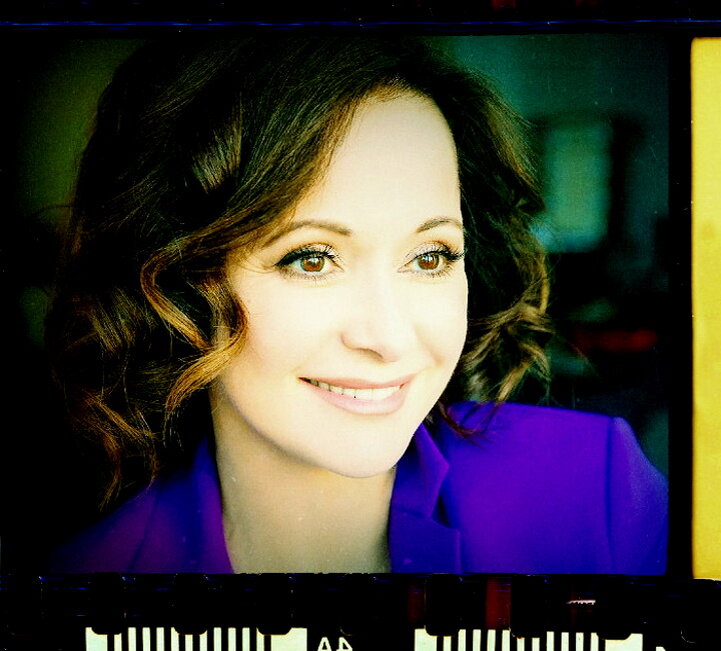 И где сейчас популярная актриса, которой недавно исполнилось 53